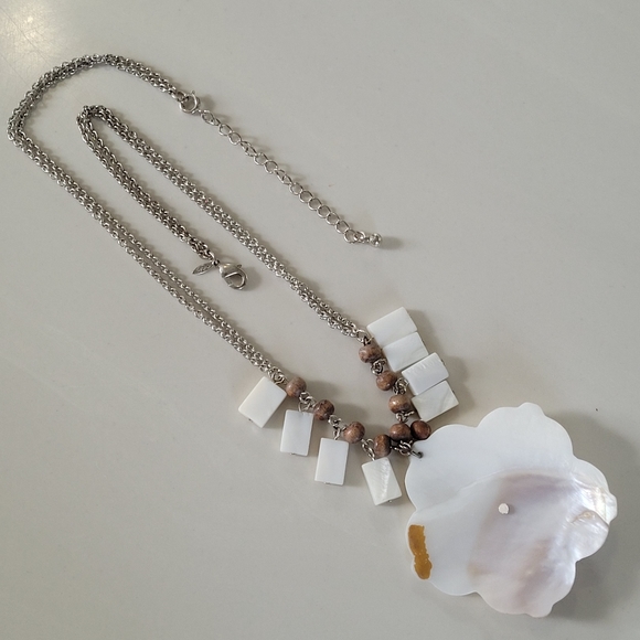 Vacation Vibes Floral Beachy Necklace Bundle: AVON, PAPARAZZI, etc. - Picture 6 of 16